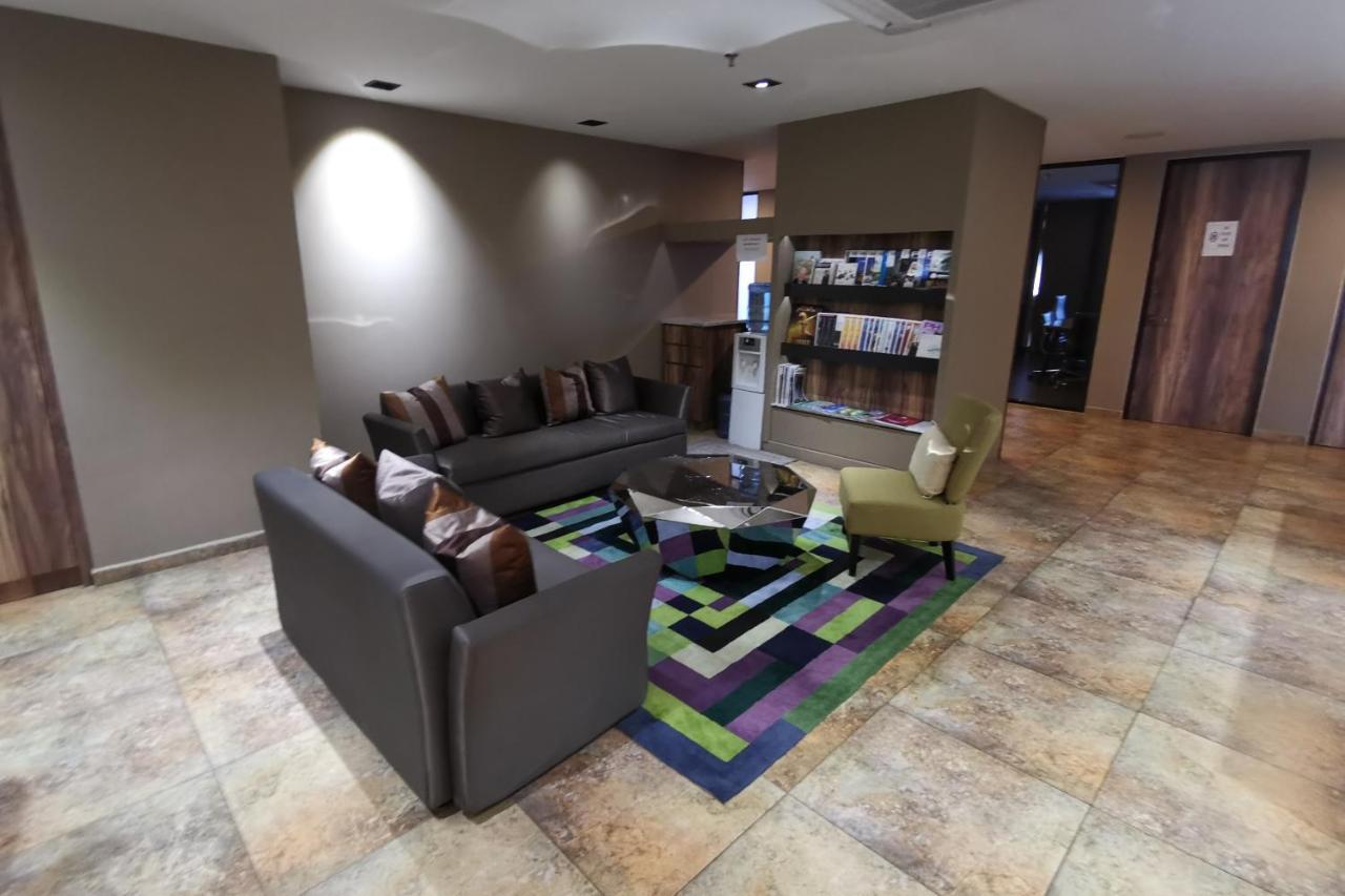 B.Suites 21 Kota Kinabalu Zewnętrze zdjęcie